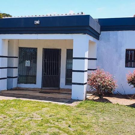 Sweet Home39 Guest House Summerstrand Port Elizabeth Buitenkant foto