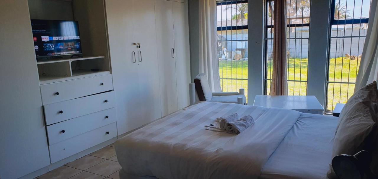 Sweet Home39 Guest House Summerstrand Port Elizabeth Buitenkant foto